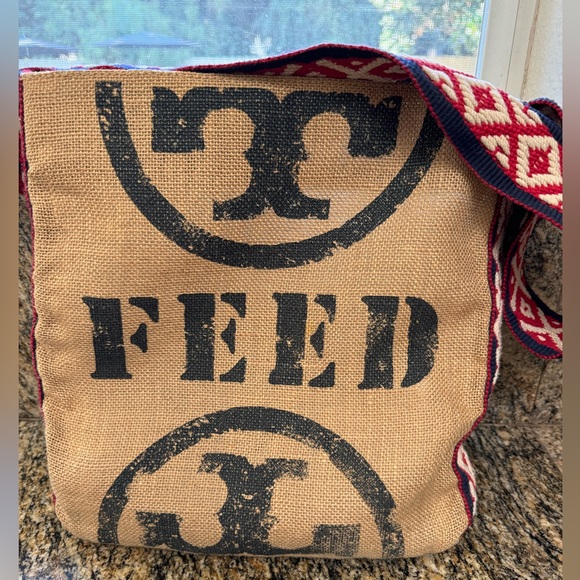 TORY BURCH x FEED Holt Renfrew Burlap Crossbody Bag RARE Red Strap - Picture 3 of 7